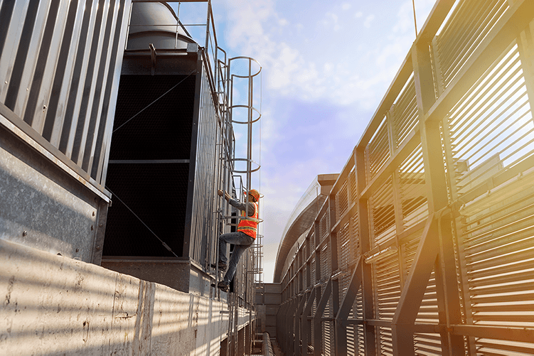 echelle-a-crinoline-homme-exterieur-usine